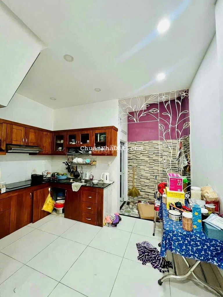 Nhà bán gấp  đường Lê Quang Định, P11 Bình Thạnh chỉ 6,7ty