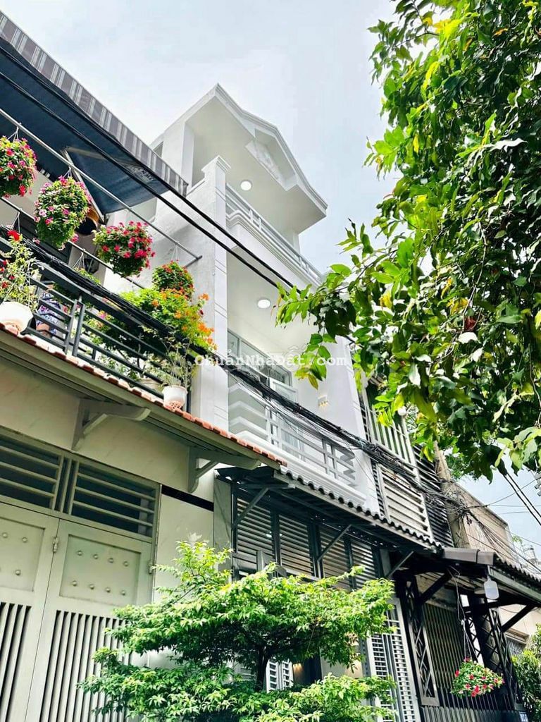 NHÀ 2 LẦU CÓ SÂN THƯỢNG ĐƯỜNG NGUYỄN KHUYẾN, BÌNH THẠNH