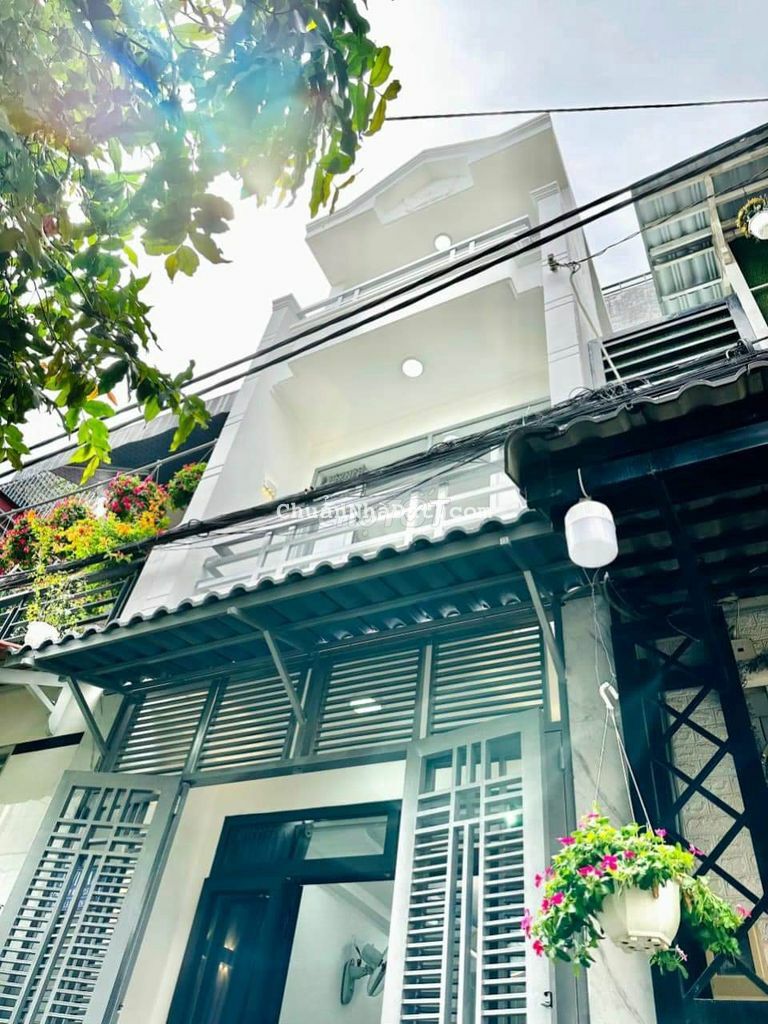 NHÀ 2 LẦU CÓ SÂN THƯỢNG ĐƯỜNG NGUYỄN KHUYẾN, BÌNH THẠNH