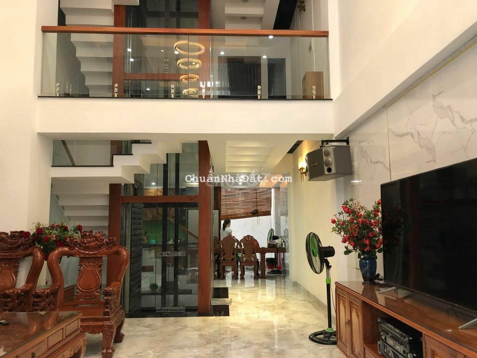 KẸT TIỀN CẦN BÁN NHÀ Ở D2 ,P25, BÌNH THẠNH