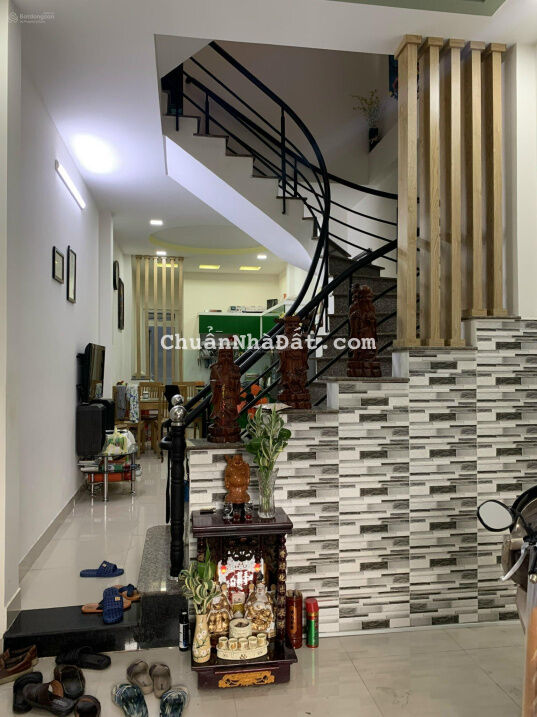 Bán nhà cạnh khu biệt thự Lam Sơn 4x15m, 4 lầu, hẻm xe hơi, giáp Phú Nhuận, chỉ 8,5 tỷ TL