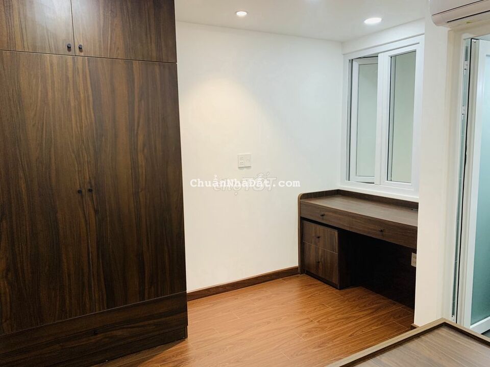 Bán Nhà 5 Tấm mới 100% có Thang Máy ngay Vincom Nguyễn Xí p13, 4.5x15m