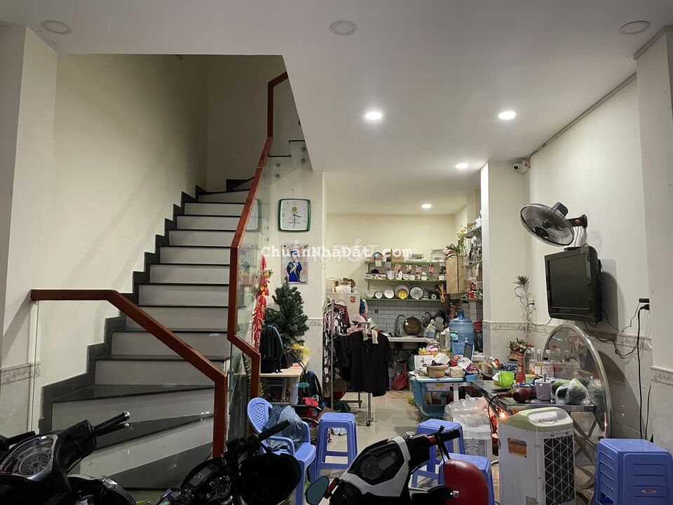 Hạ giá bán gấp 4m x 16m, 3 lầu, ST, Nguyễn Văn Đậu  Q. Bình Thạnh