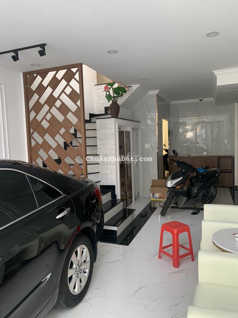 Sát ĐH Văn Lang, Đường 10m, (4.5x15m) 4 tấm Đặng Thùy Trâm, 7.4 tỷ TL