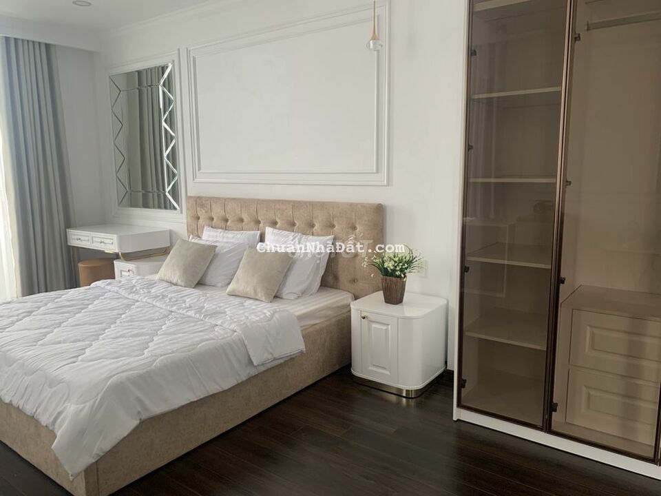 Sát ĐH Văn Lang, Đường 10m, (4.5x15m) 4 tấm Đặng Thùy Trâm, 7.4 tỷ TL