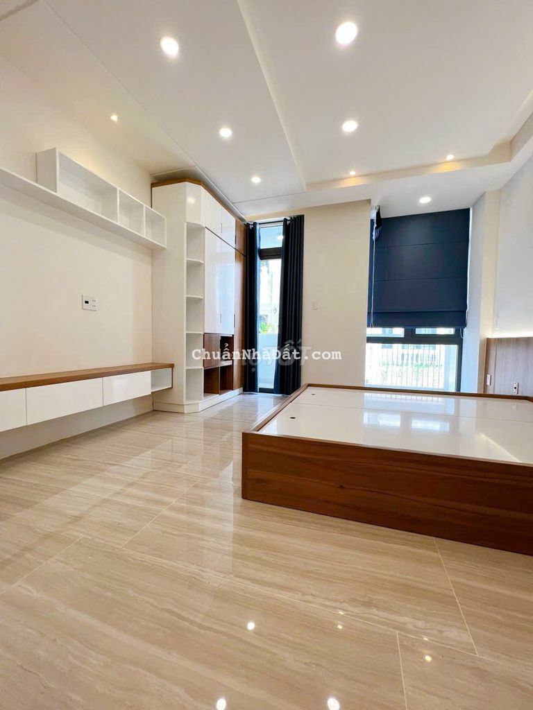 Bán gấp trong tuần giảm còn  7.9 tỷ nhà mới cứng 4 tấm Gần ĐH Văn Lang