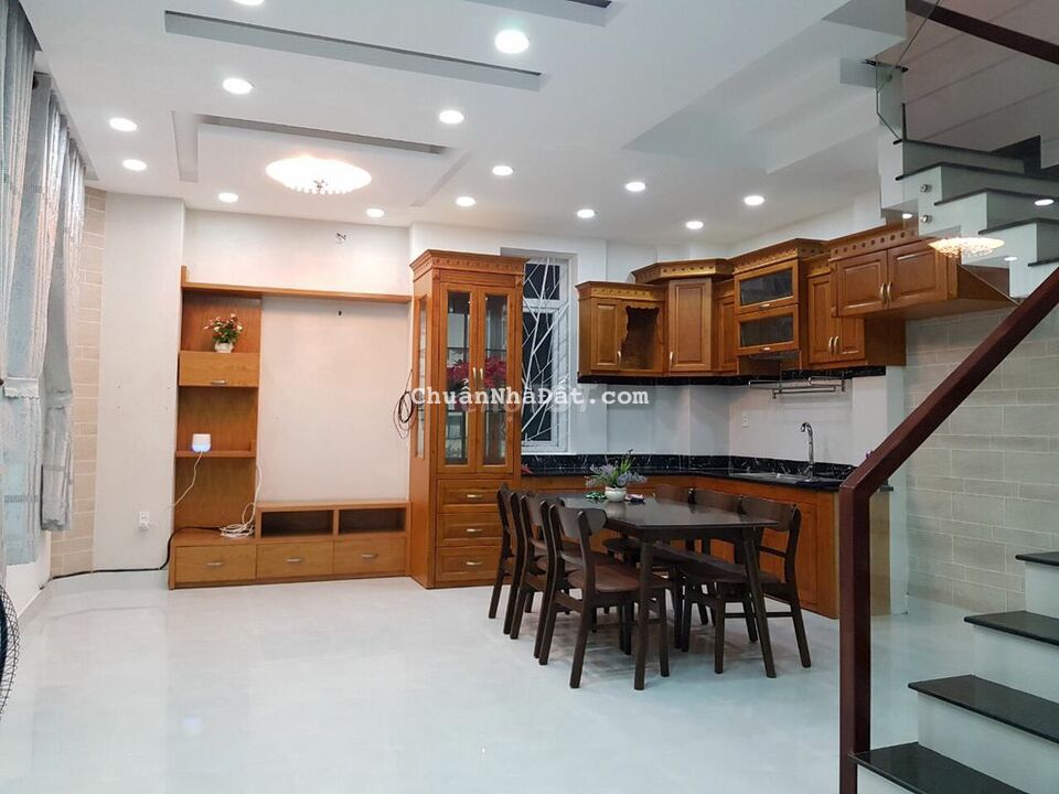 Bán gấp nhà HXH Lê Quang Định, dt 4,5x16m, 68m2, 4 tầng, giá 7,5 tỷ TL