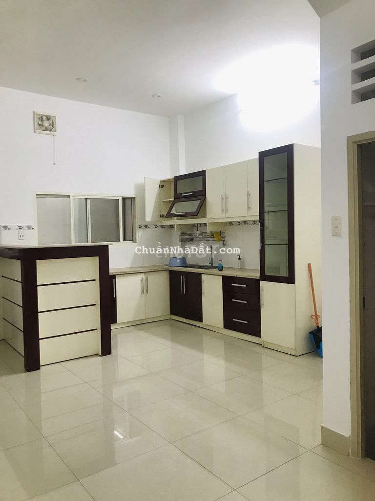 Nhà mới dọn vào ở ngay phường 24  Bình Thạnh Giáp quận 4x17m nở hậu