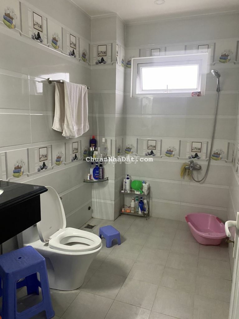 Bán nhà MT Nguyên Hồng - Phan Văn Trị ,P.11,BT 4x18 ,Hầm 4 T ,11.9 tỷ Bán nhà MT Nguyên Hồng - Phan Văn Trị ,P.11,BT 4x18 ,Hầm 4 T ,11.9 tỷ