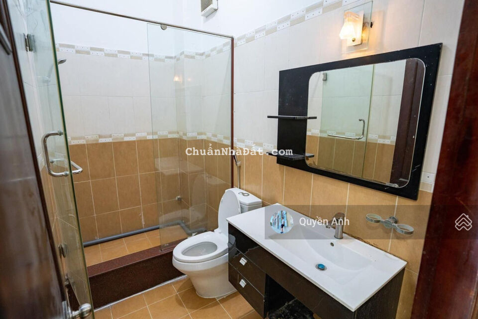 Bán nhà D2, Nguyễn Gia Trí, 4x20m. 10 phòng 5 tấm, doanh thu 60tr/tháng, chỉ 15.3 tỷ TL