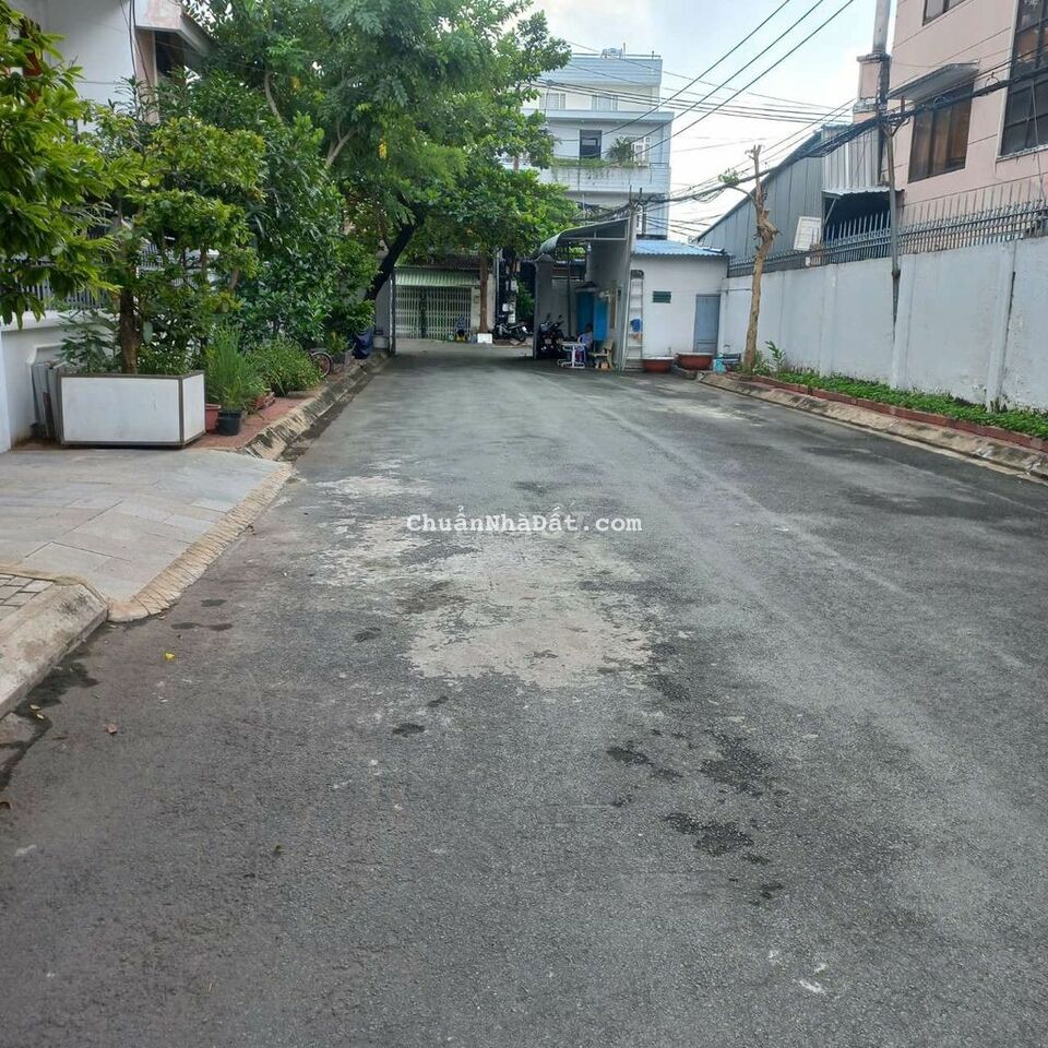 HOT CẦN BÁN GẤP NHÀ HẺM 215 Nguyễn Xí P13 Bình Thạnh nằm sát mặt tiền