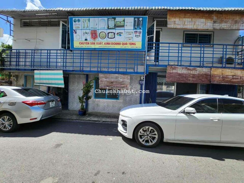 NHÀ LẦU MẶT TIỀN LỘ NHỰA GIÁ RẺ HẺM RỘNG SÁT RANH NINH KIỀU