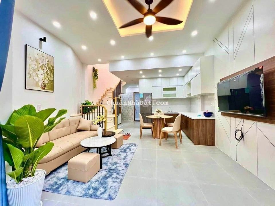 Bán nhà Ngay đường số 6, BHH B. DT 4x8m (3PN + 3 WC),ngay chợ