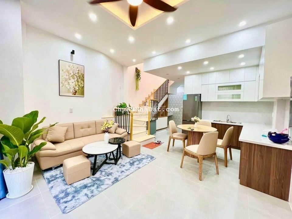 Bán nhà Ngay đường số 6, BHH B. DT 4x8m (3PN + 3 WC),ngay chợ