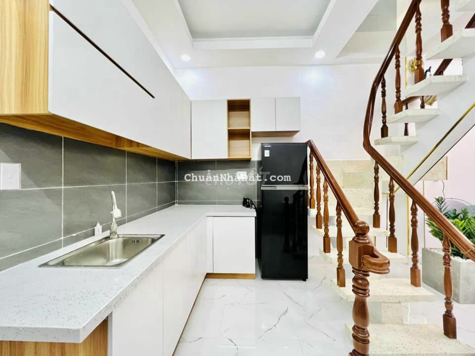 Bán nhà 2 lầu, cách Aeon Tân Phú 5p lái xe, DT 4x10m Đúc BTCC kiên cố