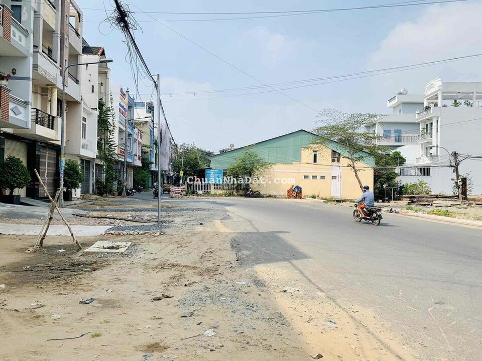 Bán nhà cấp 4 - 420m2 tiện xây dựng mới giáp Quận 6