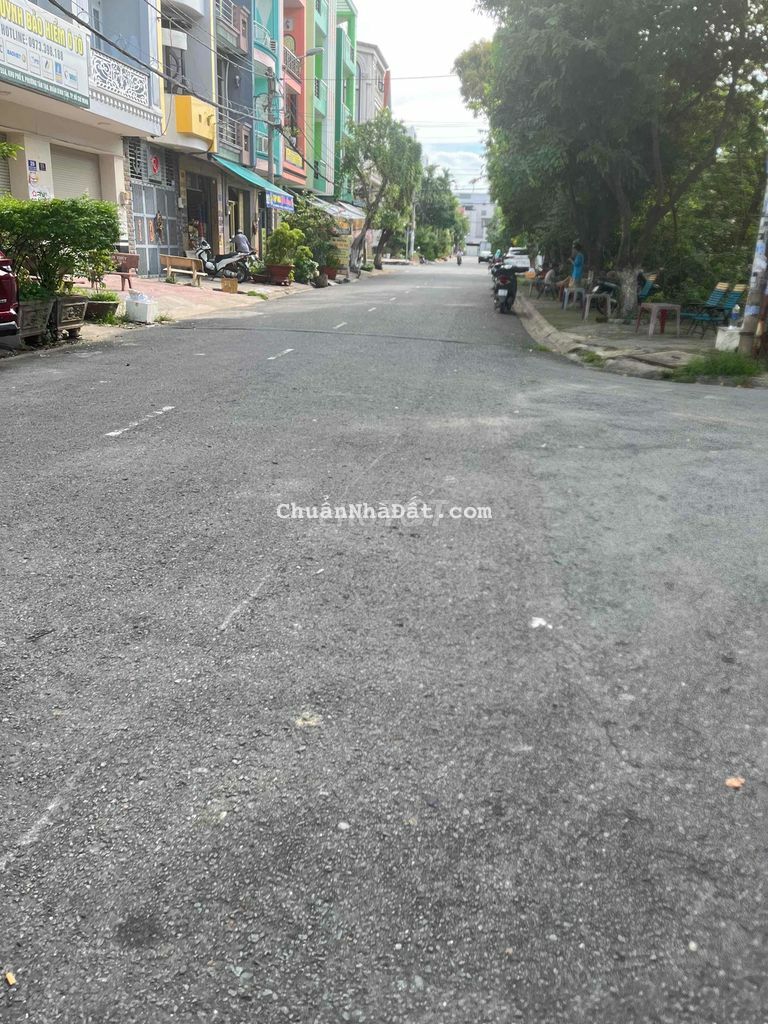 Nhà 2 mặt tiền  đầu đít, xây ngăn 2 căn riêng biệt