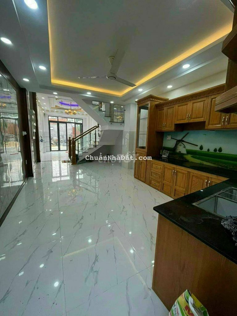 Nhà bán Hẽm thông gần chợ trường học tiện ích xung quanh đầy đủ