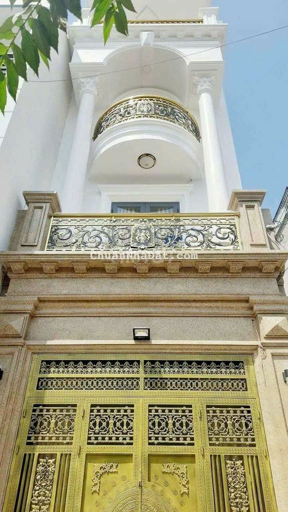 Nhà bán cách chợ bình thành vài bước chân