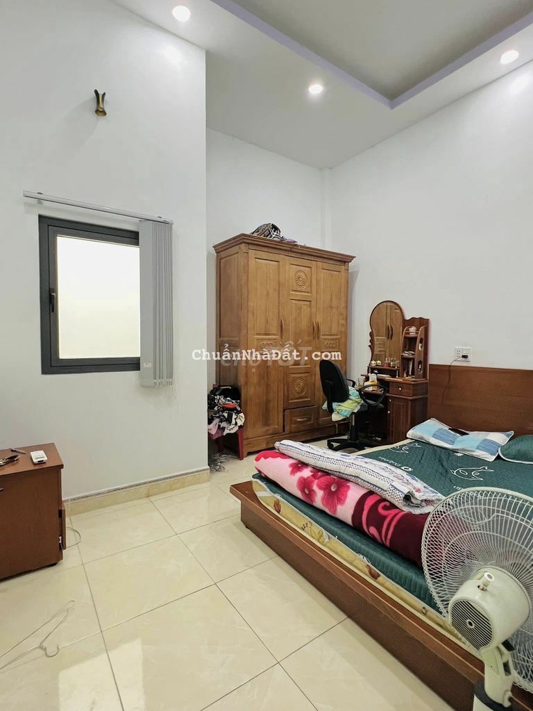 NHÀ 3 TẦNG TẶNG NỘI THẤT, 4,5X15, LÊ VĂN QUỚI, NGÃ 4 BỐN XÃ, BÌNH TÂN