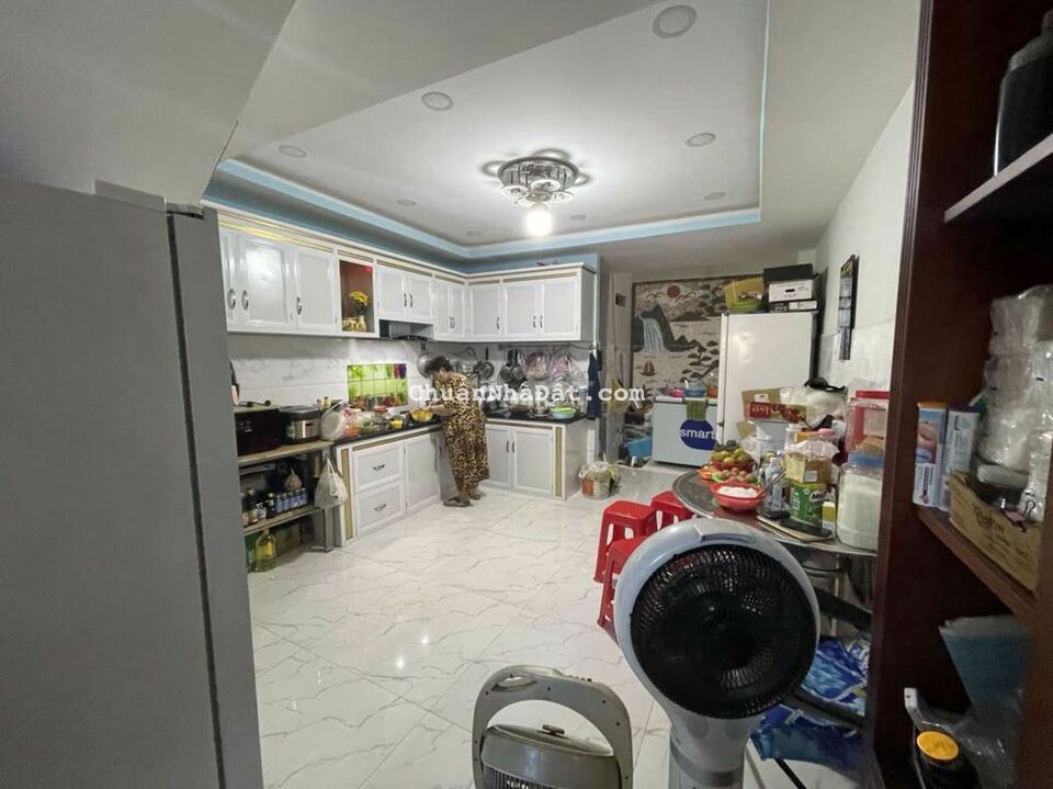 Nhà 4.5 tấm 4x17 hẻm 8m đường MÃ LÒ