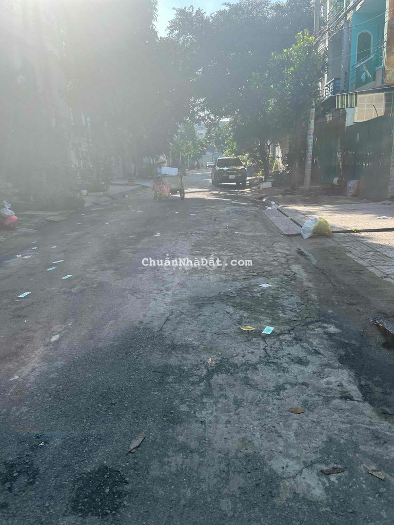 Giá bao cạnh tranh, có nhà 3 tầng khu Tên Lửa