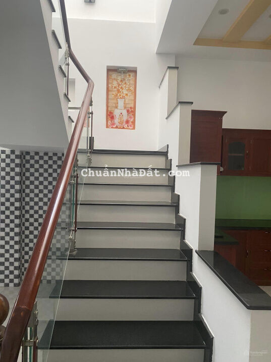 Bán gấp định cư nước ngoài, nhà Kinh Dương Vương gần khu Tên Lửa, DT 74m2, giá rẻ 4.2 tỷ, TL