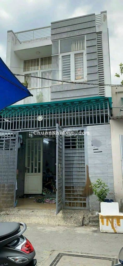 Nhà mặt tiền bbkd tại BHH đúc 2 tấm kiên cố