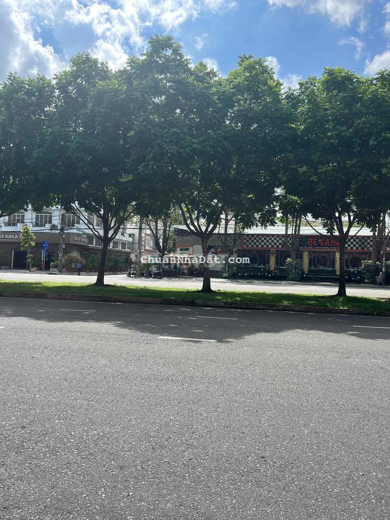 Nhà 3 tấm mới, giá bằng giá đất ạ, MT Vành Đai Tro