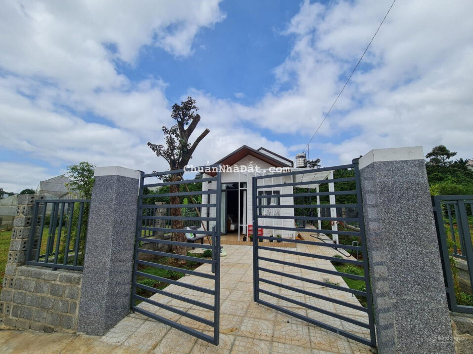 Cần bán gấp căn nhà mới xây cực đẹp ngay Trung Tâm Lộc An. Lâm Đồng