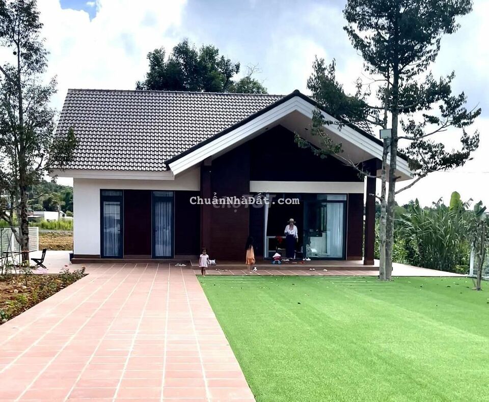 Cần bán gấp nhà đẹp mặt tiền chính khu dân cư