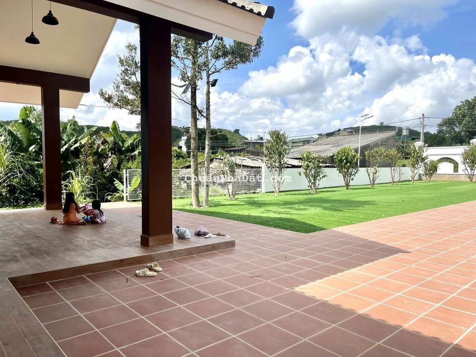 Cần bán gấp nhà đẹp mặt tiền chính khu dân cư