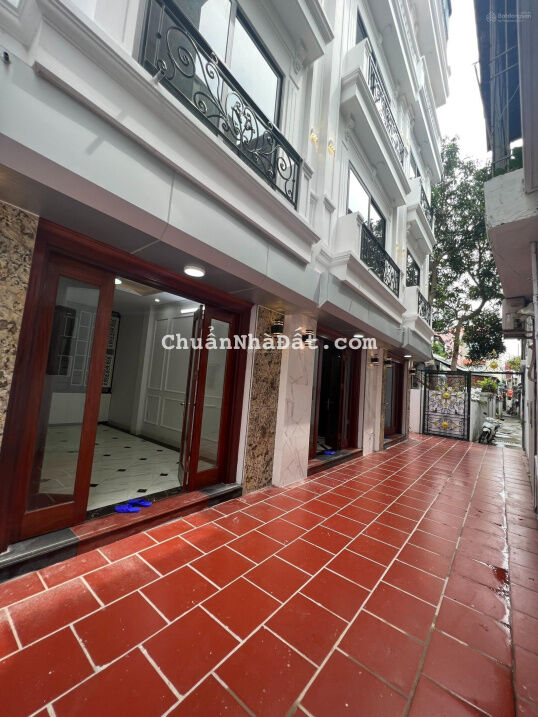 Bán nhà mới, sổ đỏ chính chủ 37m2, 5 tầng nở hậu, sân rộng, ô tô cách 10m. Phú Minh, BTL. 3,290 tỷ