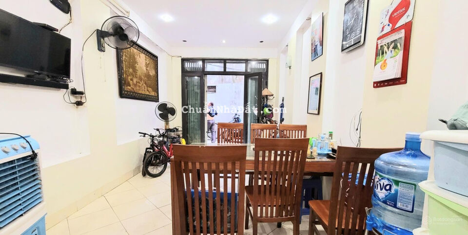 Bán nhà Phạm Văn Đồng, 42m2, phân lô, ô tô, nội thất chủ tặng, nhỉnh 4tỷ Bán nhà Phạm Văn Đồng, 42m2, phân lô, ô tô, nội thất chủ tặng, nhỉnh 4tỷ