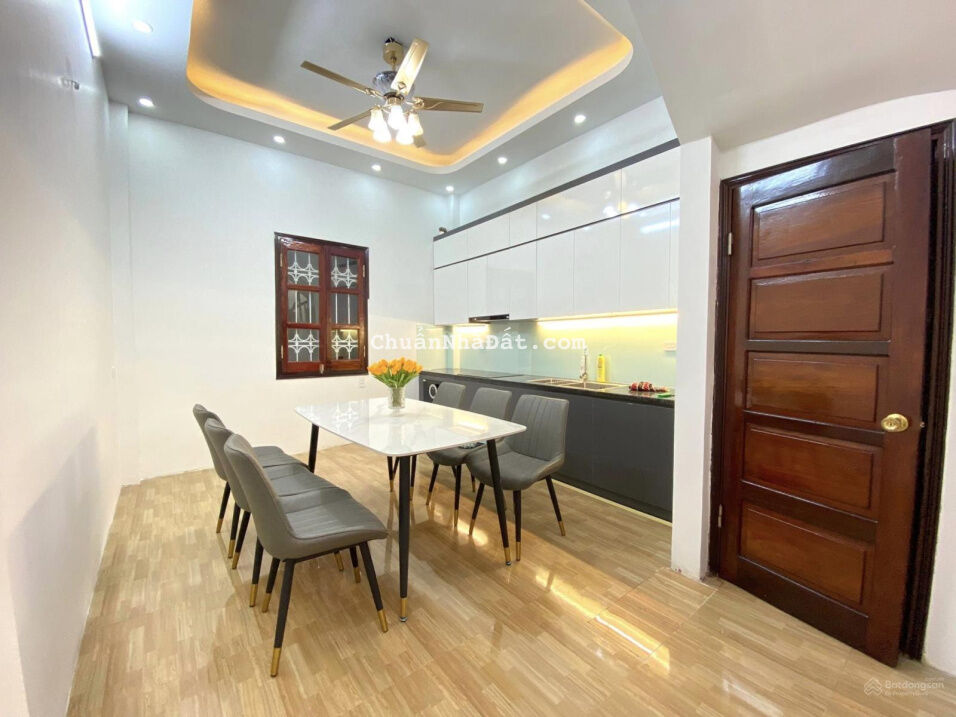 Bán nhà Phạm Văn Đồng, 45m2, phân lô, ô tô, nội thất chủ tặng, nhỉnh 4 tỷ