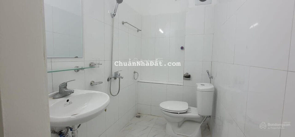 Bán nhà đẹp phân lô, phố Hoàng Quốc Việt, DT 48m2 x 4 tầng, MT 3,9m, ô tô đỗ cửa, giá 9,15 tỷ