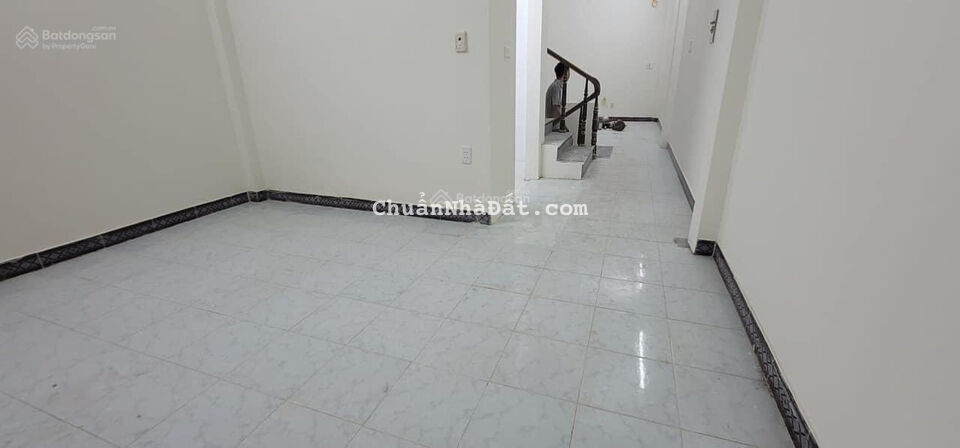 Bán nhà đẹp phân lô, phố Hoàng Quốc Việt, DT 48m2 x 4 tầng, MT 3,9m, ô tô đỗ cửa, giá 9,15 tỷ