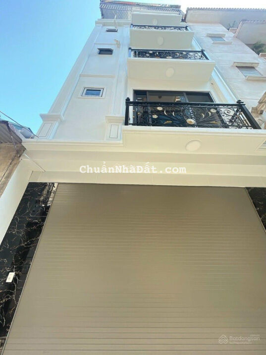 Bán nhà Phạm Văn Đồng, 55m2, phân lô, ô tô, nội thất chủ tặng, nhỉnh 4tỷ