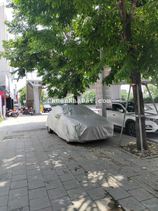 Nhà mới Phạm Văn Đồng, gần phố, dòng tiền, thang máy, 60m2, 10,7 tỷ