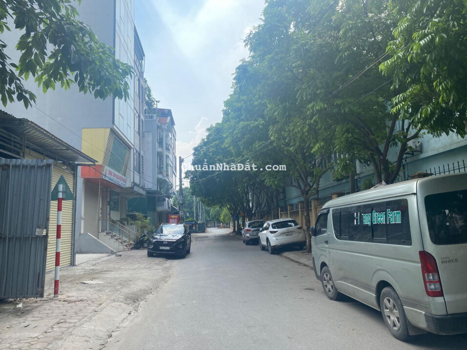 Bán nhà giãn dân Đông Ngạc 80m2 7 tầng 1 hầm. Trục chính ô tô đỗ tránh - víp