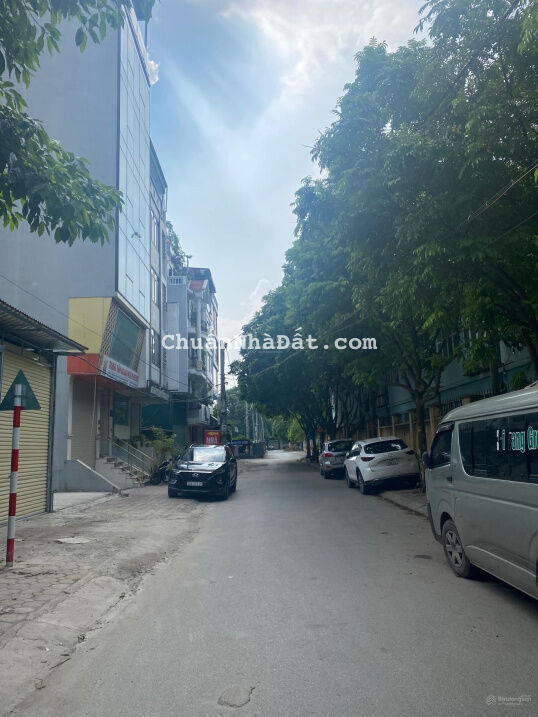 Bán nhà giãn dân Đông Ngạc 80m2 7 tầng 1 hầm. Trục chính ô tô đỗ tránh - víp