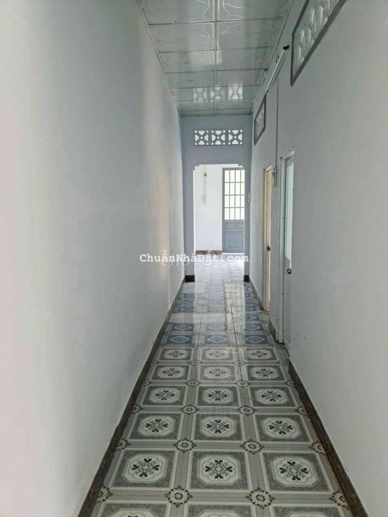 Nhà Trung tâm bến cát