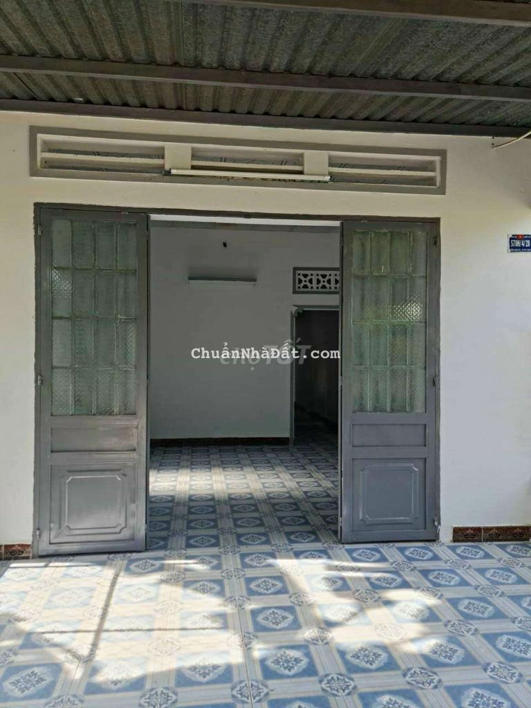 Nhà Trung tâm bến cát