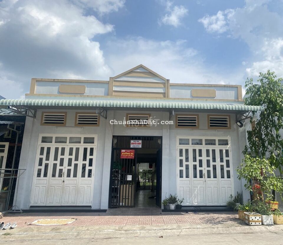 10x30m sát KCN Nhật - Hàn Bình Dương, giá bán 1.8 tỷ / sổ hồng riêng