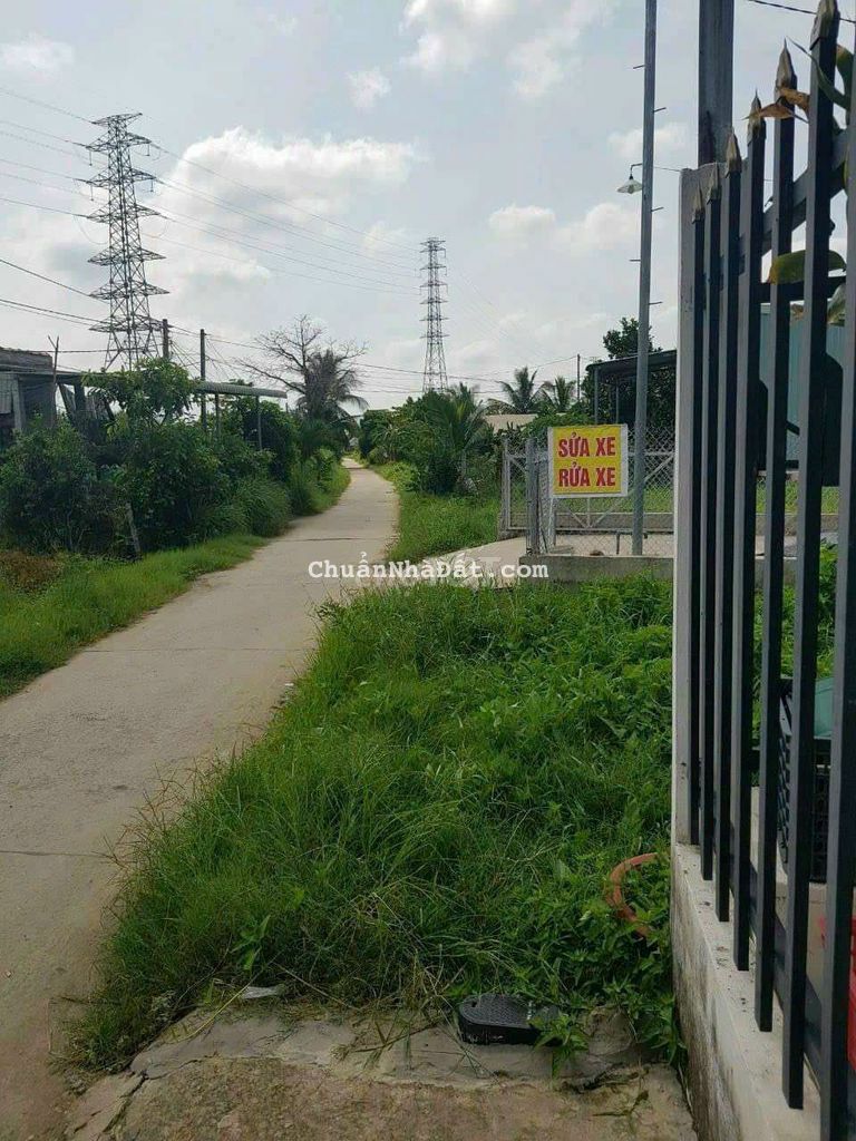 Bán nhà mái thái 130m thổ ấp 4 thạnh đức bến lức xát  nhựa công vụ