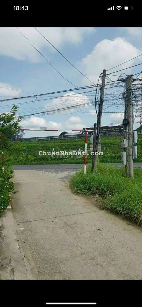 Bán nhà mái thái 130m thổ ấp 4 thạnh đức bến lức xát  nhựa công vụ