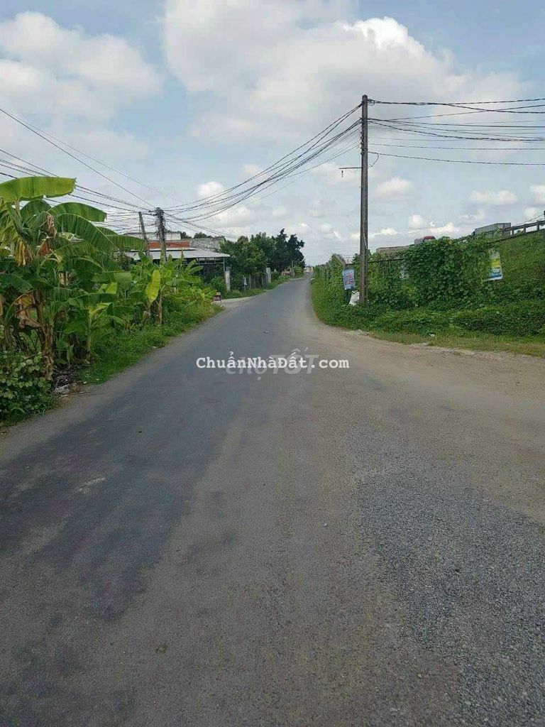 Bán nhà mái thái 130m thổ ấp 4 thạnh đức bến lức xát  nhựa công vụ