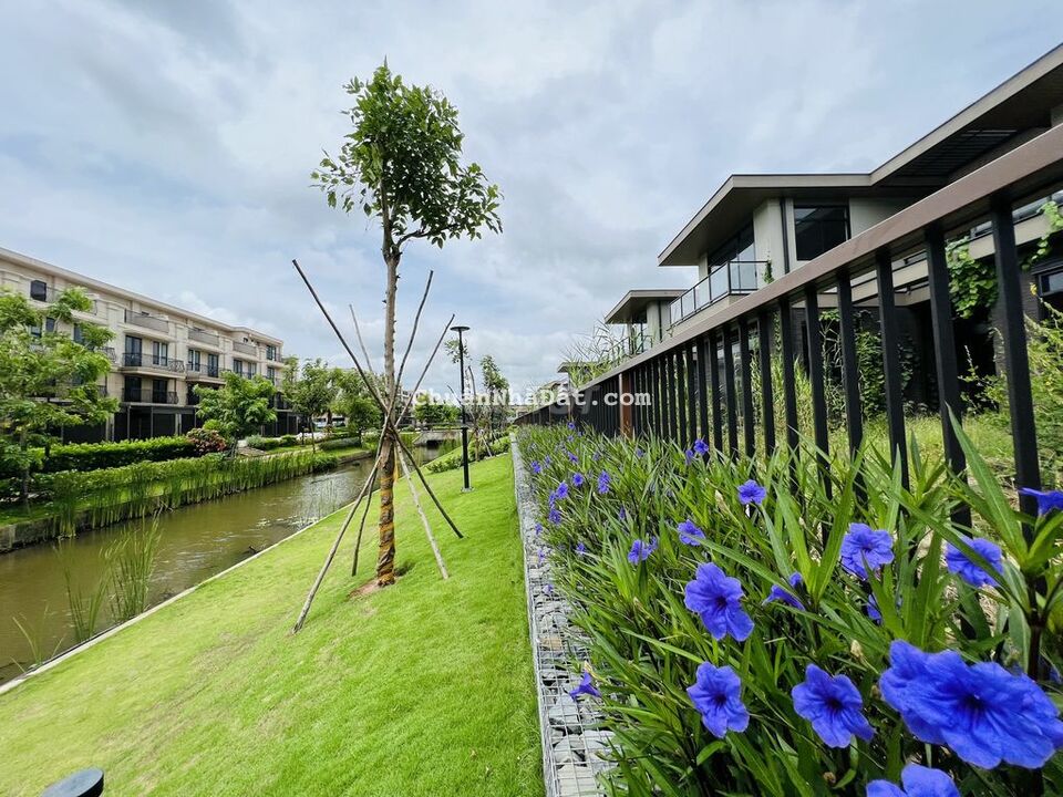 Dinh thự 600m2 kênh đào, 3 mặt sông, cách PMH 35P, chiết khấu 8%