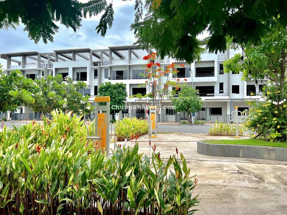 Giỏ hàng sang nhượng, Nhà 3 lầu Trung Tâm Bến Lức, giá 2,8 tỷ