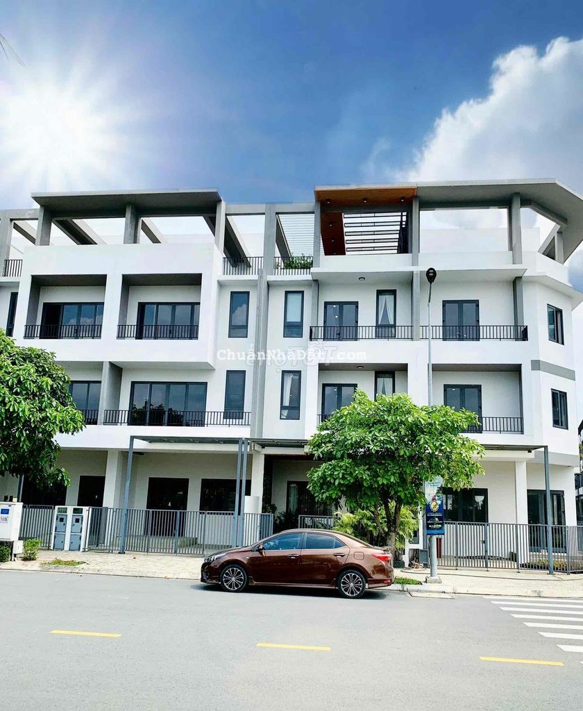 Bán nhà 3 lầu Trung Tâm Bến Lức, giá 2,8 tỷ (công chứng ngay)